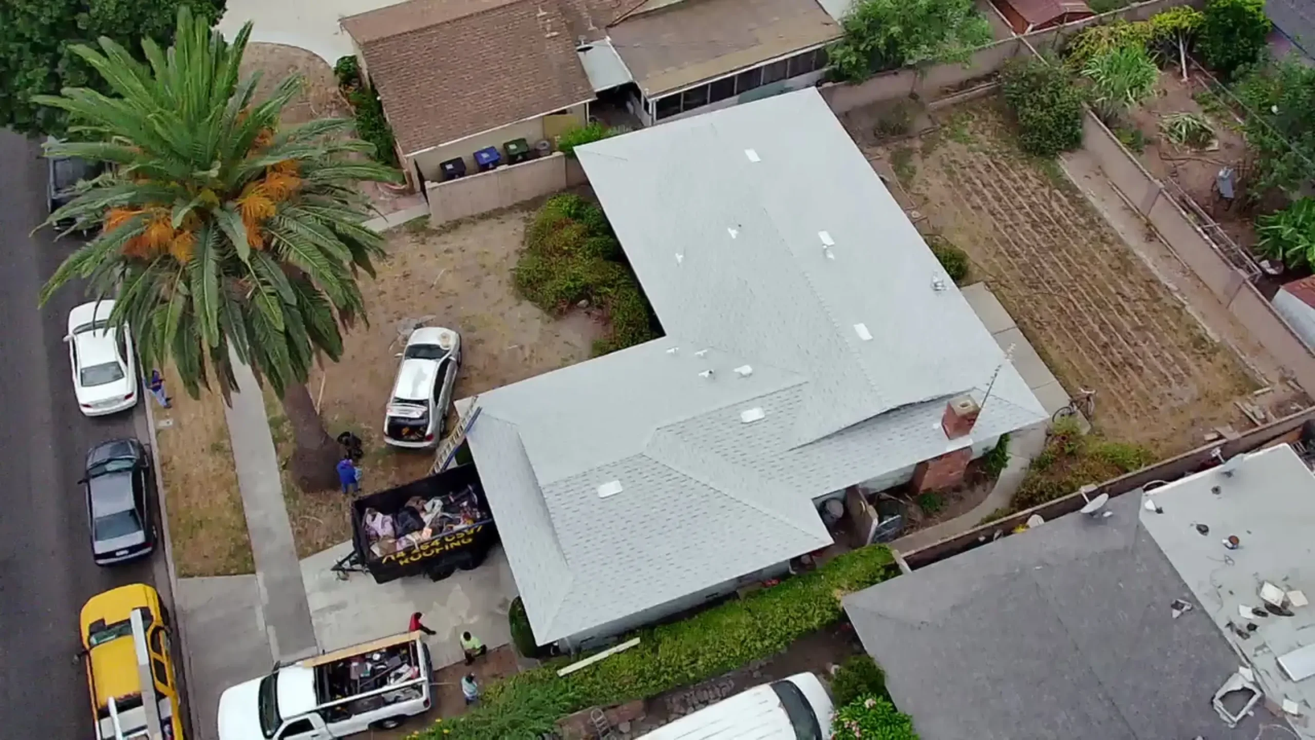 Homepage 16 Full roofing system with the highest available reflectivity for sloped roofs, wide view, Costa Mesa, California